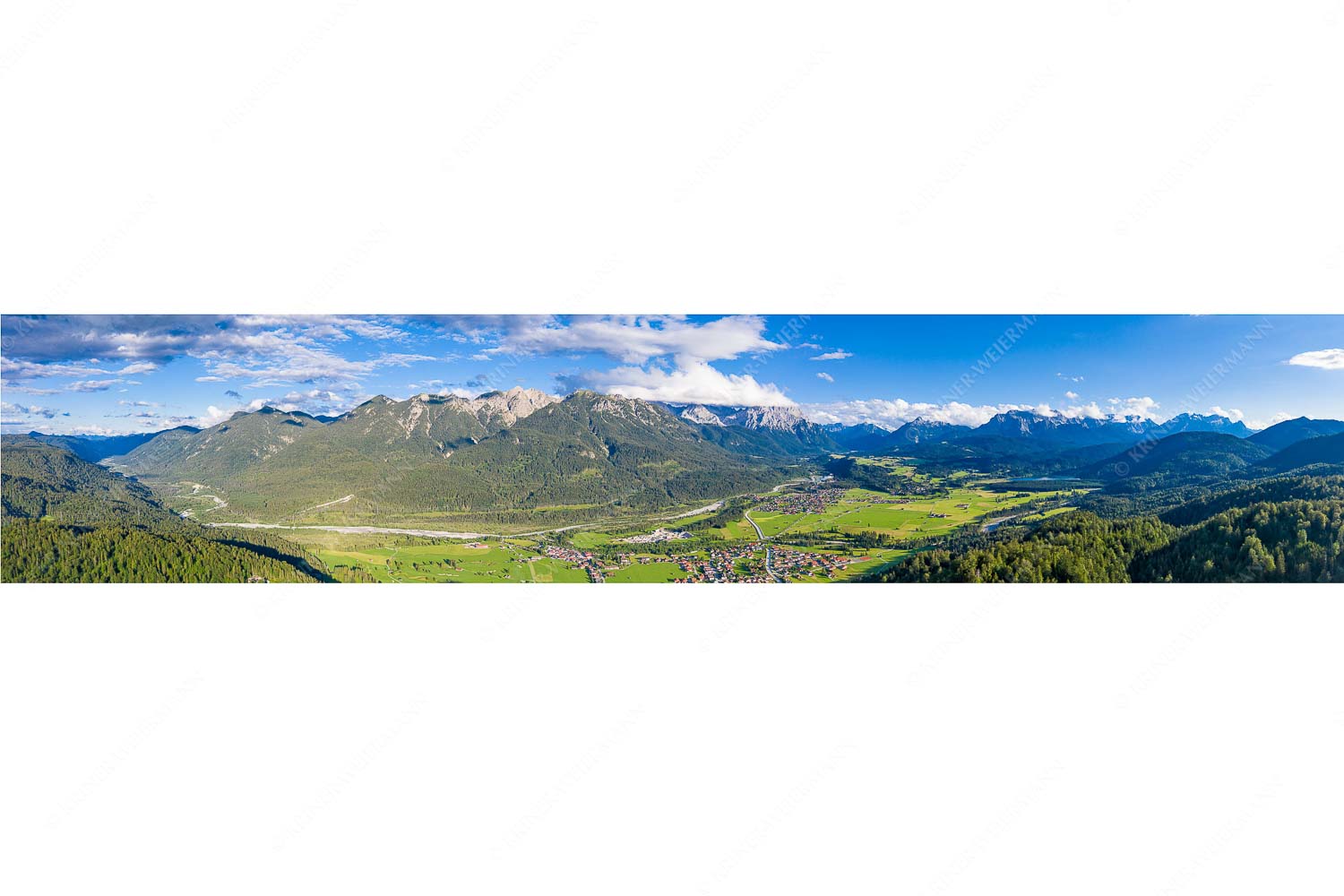 Gelobtes Land – Seitenverhältnis 5:1 — Wallgau und Krün im Oberen Isartal Blick über Oberes Isartal ins Karwendel- und Wettersteingebirge