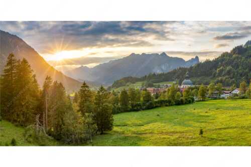 Blick über Kloster Ettal zum Kofel und ins Graswangtal - Gelöbnis - Seitenverhältnis 2:1 - Kloster Ettal mit Sonnenuntergang im Graswangtal - weitere Infos unter https://www.kriner-weiermann.de