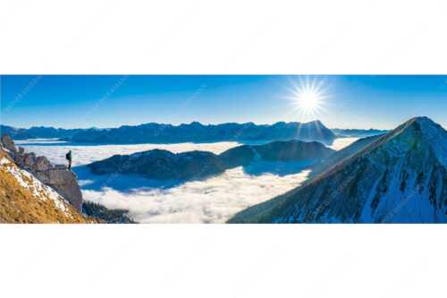 Blick über Wank ins Wettersteingebirge - Genuss - Seitenverhältnis 3:1 - Bergsteiger im Estergebirge über Nebelmeer - weitere Infos unter https://www.kriner-weiermann.de