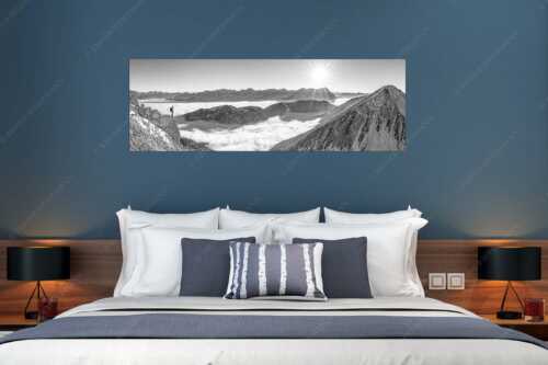 Blick über Wank ins Wettersteingebirge - Genuss - Größe ca. 180x60cm, Seitenverhältnis 3:1 - Bergsteiger im Estergebirge über Nebelmeer - weitere Infos unter https://www.kriner-weiermann.de