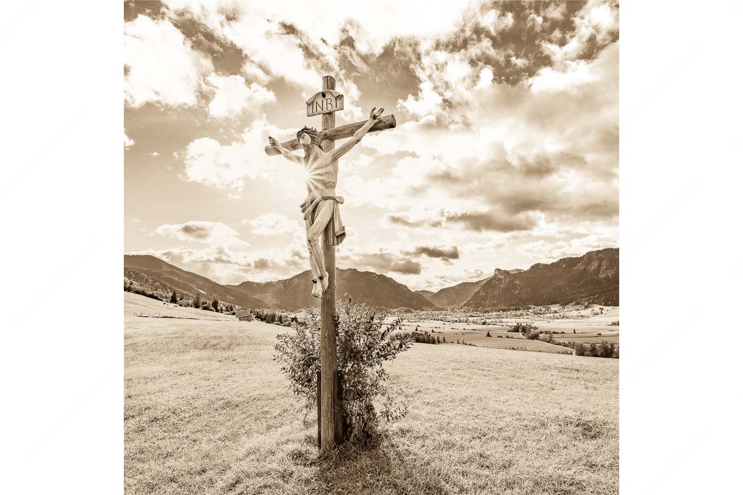 Georg Meßner Kreuz – Seitenverhältnis 1:1 — Wegkreuz im Ammergau Feldkreuz bei Unterammergau mit Blick auf den Kofel