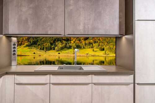 Wiesmahtstadel am Geroldsee - Geroldseestadel - Größe ca. 200x50cm, Seitenverhältnis ca: 4: - Herbst am Geroldsee - weitere Infos unter https://www.kriner-weiermann.de