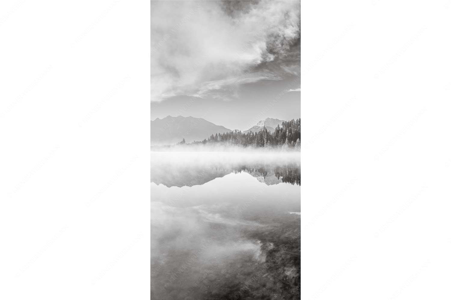 Gespiegelt – Seitenverhältnis 1:2 — Spiegelung am Barmsee mit Soierngebirge Sommermorgen am Barmsee mit Soiern- und Karwendelgebirge