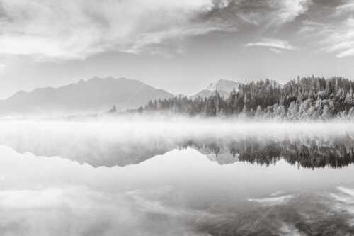 Sommermorgen am Barmsee mit Soiern- und Karwendelgebirge - Gespiegelt - Seitenverhältnis 3:2 - Spiegelung am Barmsee mit Soierngebirge - weitere Infos unter https://www.kriner-weiermann.de