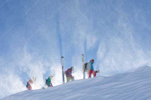 Schneeverfrachtung beim Aufstieg über den Grat - Seitenverhältnis 3:2 - Skitour - weitere Infos unter https://www.kriner-weiermann.de