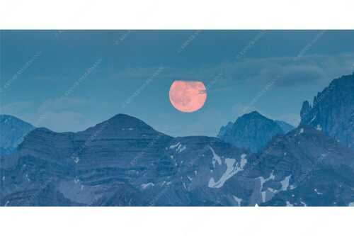 Vollmondaufgang hinter Soiernspitze und Östlicher Karwendelspitze - Seitenverhältnis 2:1 - Vollmond mit Soiernspitze - weitere Infos unter https://www.kriner-weiermann.de