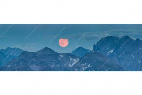 Vollmondaufgang hinter Soiernspitze und Östlicher Karwendelspitze - Seitenverhältnis 3:1 - Vollmond mit Soiernspitze - weitere Infos unter https://www.kriner-weiermann.de