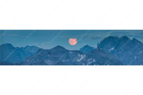 Vollmondaufgang hinter Soiernspitze und Östlicher Karwendelspitze - Seitenverhältnis 4:1 - Vollmond mit Soiernspitze - weitere Infos unter https://www.kriner-weiermann.de