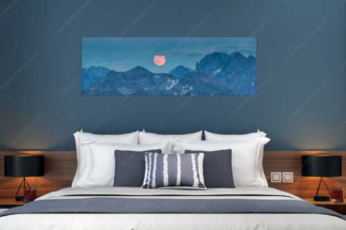 Vollmondaufgang hinter Soiernspitze und Östlicher Karwendelspitze - Glutmond - Größe ca. 180x60cm, Seitenverhältnis 3:1 - Vollmond mit Soiernspitze - weitere Infos unter https://www.kriner-weiermann.de