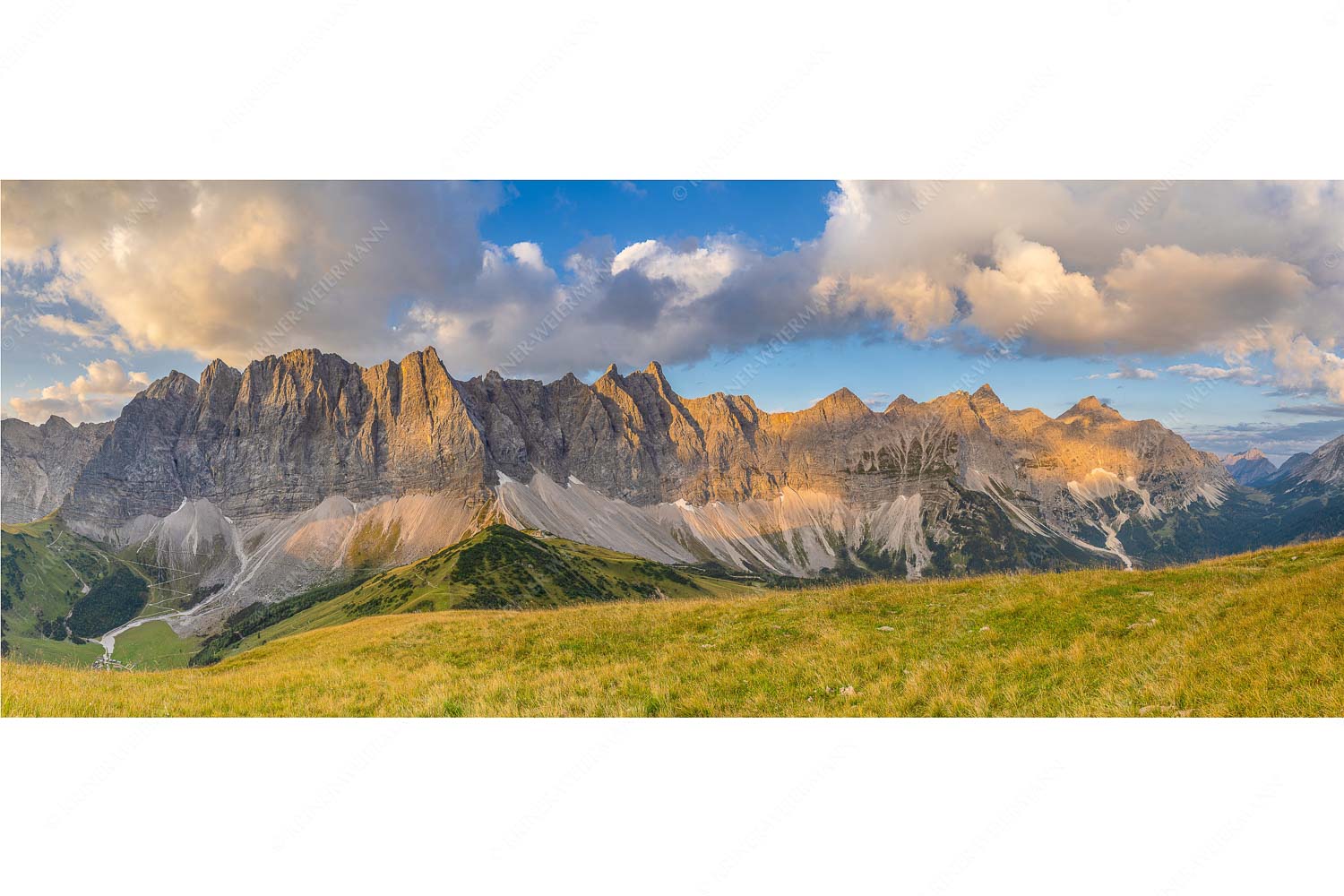 Goldene Kette – Seitenverhältnis 2,5:1 — Karwendel Hauptkamm mit Laliderer Sonnenaufgang mit Lalidererkette im Karwendel