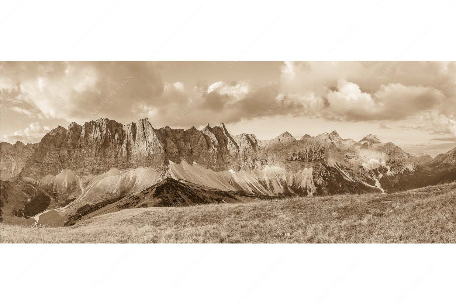Goldene Kette – Seitenverhältnis 2,5:1 — Karwendel Hauptkamm mit Laliderer Sonnenaufgang mit Lalidererkette im Karwendel
