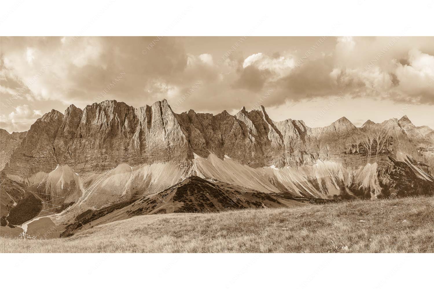 Goldene Kette – Seitenverhältnis 2:1 — Karwendel Hauptkamm mit Laliderer Sonnenaufgang mit Lalidererkette im Karwendel