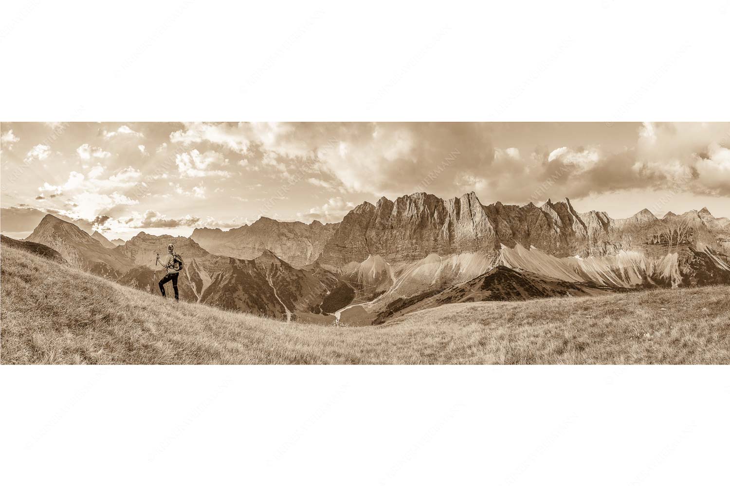 Goldene Kette – Seitenverhältnis 3:1 — Karwendel Hauptkamm mit Laliderer Sonnenaufgang mit Lalidererkette im Karwendel