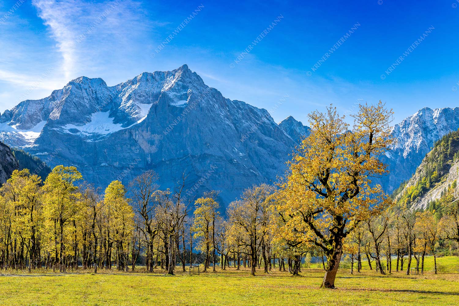 Goldgrube – Seitenverhältnis 3:2 — Herbstfärbung am Ahornboden Blick über Großen Ahornboden zur Spritzkarspitze im Karwendelgebirge