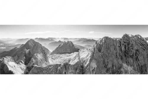 Dreitorspitzen mit Meilerhütte, Öfeleköpfe und Wettersteingrat im Wettersteingebirge - Grate - Seitenverhältnis 3:1 - Dreitorspitze Meilerhütte und Wettersteingrat - weitere Infos unter https://www.kriner-weiermann.de