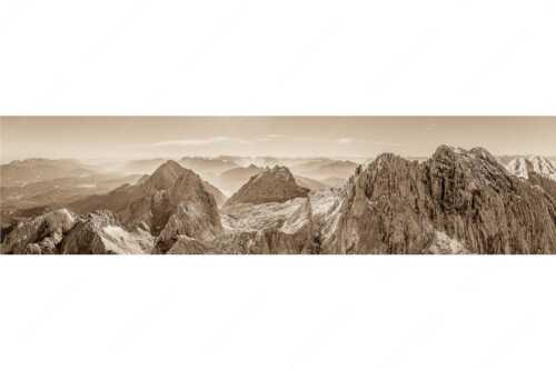 Dreitorspitzen mit Meilerhütte, Öfeleköpfe und Wettersteingrat im Wettersteingebirge - Grate - Seitenverhältnis 4:1 - Dreitorspitze Meilerhütte und Wettersteingrat - weitere Infos unter https://www.kriner-weiermann.de