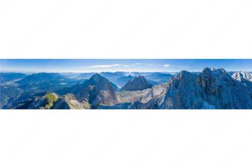Dreitorspitzen mit Meilerhütte, Öfeleköpfe und Wettersteingrat im Wettersteingebirge - Grate - Seitenverhältnis 5:1 - Dreitorspitze Meilerhütte und Wettersteingrat - weitere Infos unter https://www.kriner-weiermann.de
