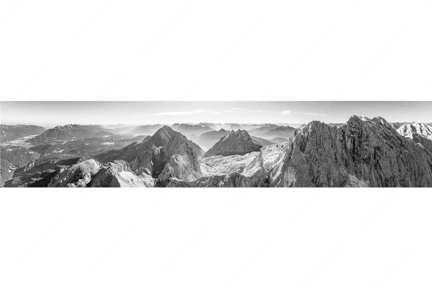 Dreitorspitzen mit Meilerhütte, Öfeleköpfe und Wettersteingrat im Wettersteingebirge