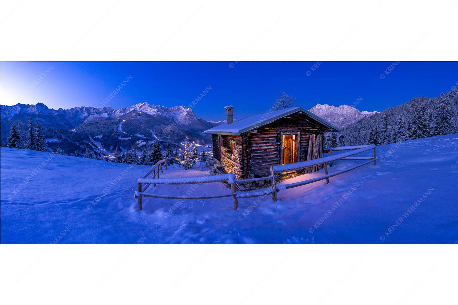 Eckenhütte mit Garmisch-Partenkirchen und Zugspitzmassiv