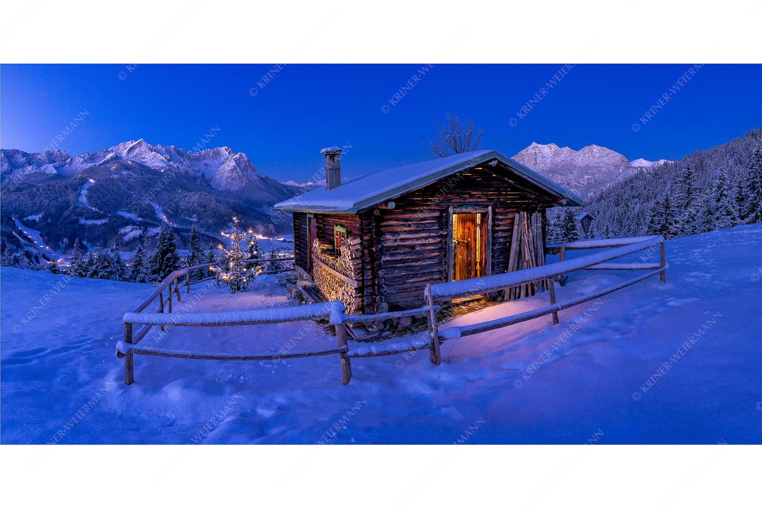 Griabig – Seitenverhältnis 2:1 — Advent an der Eckenhütte mit Zugspitze Eckenhütte mit Garmisch-Partenkirchen und Zugspitzmassiv