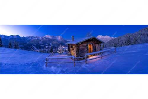Eckenhütte mit Garmisch-Partenkirchen und Zugspitzmassiv - Griabig - Seitenverhältnis 3:1 - Advent an der Eckenhütte mit Zugspitze - weitere Infos unter https://www.kriner-weiermann.de