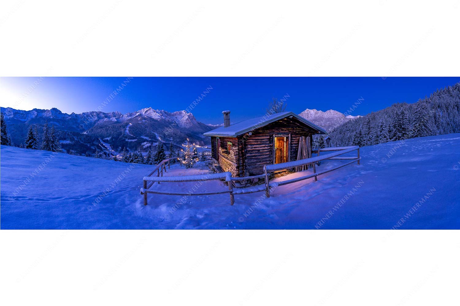 Griabig – Seitenverhältnis 3:1 — Advent an der Eckenhütte mit Zugspitze Eckenhütte mit Garmisch-Partenkirchen und Zugspitzmassiv