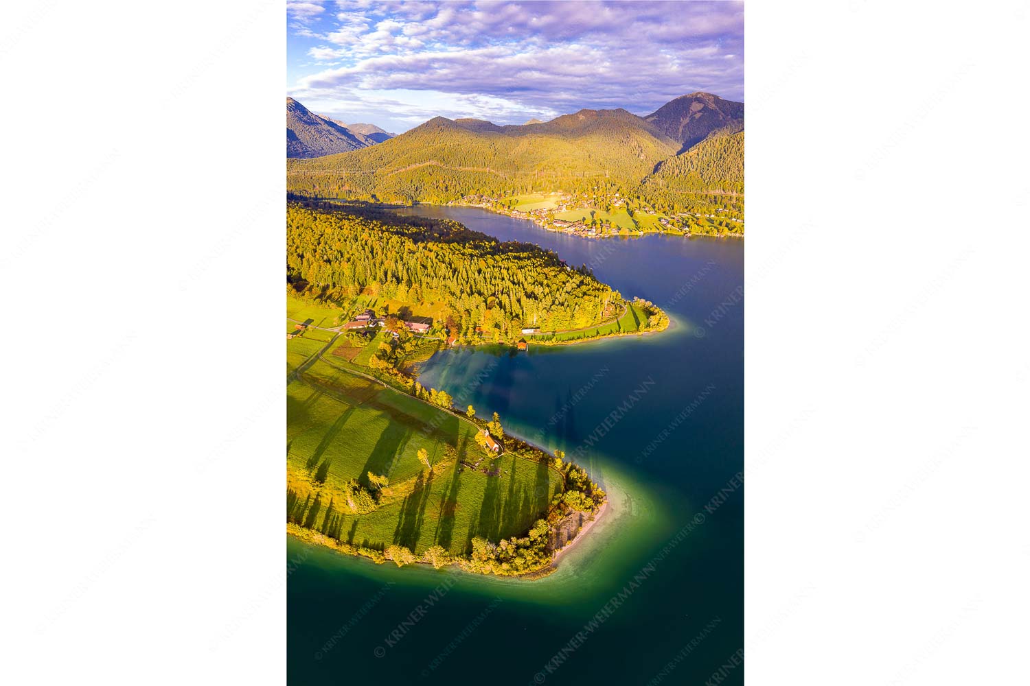 Halbe Inseln – Seitenverhältnis 2:3 — Halbinsel Zwergern am Walchensee Blick über Halbinsel Zwergern am Walchensee und Estergebirge im Hintergrund