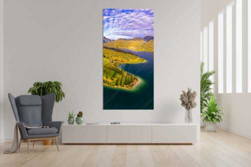 Blick über Halbinsel Zwergern am Walchensee und Estergebirge im Hintergrund - Halbe Inseln - Größe ca. 90x180cm, Seitenverhältnis 1:2 - Halbinsel Zwergern am Walchensee - weitere Infos unter https://www.kriner-weiermann.de