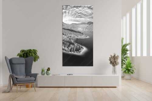 Blick über Halbinsel Zwergern am Walchensee und Estergebirge im Hintergrund - Halbe Inseln - Größe ca. 90x180cm, Seitenverhältnis 1:2 - Halbinsel Zwergern am Walchensee - weitere Infos unter https://www.kriner-weiermann.de