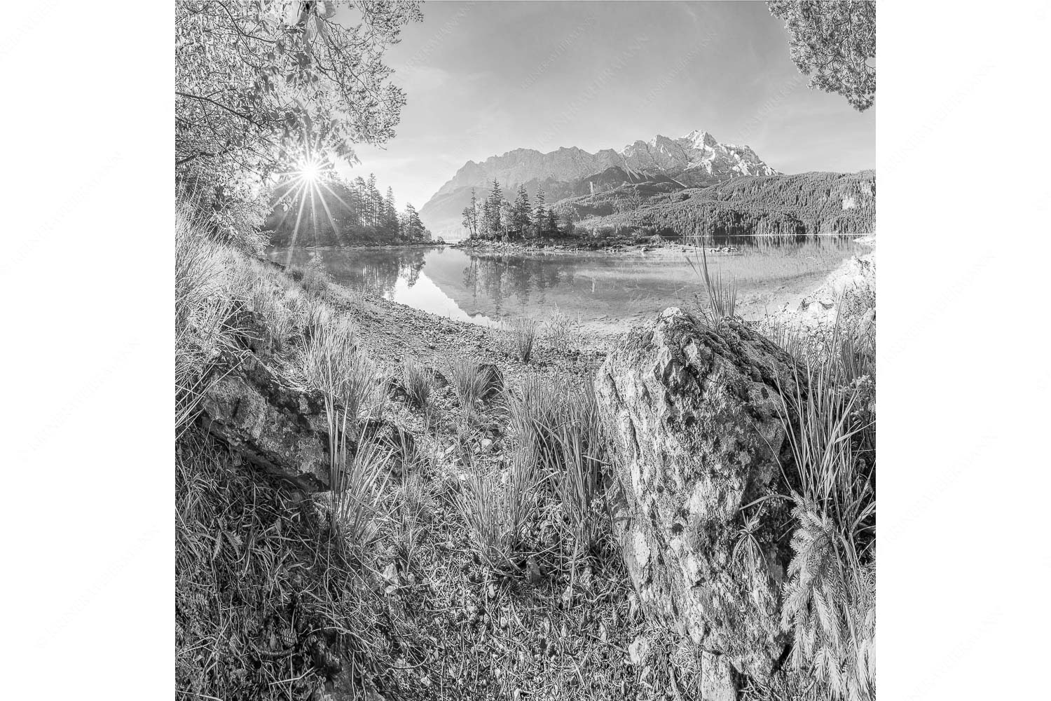 Blick über Eibsee zur Zugspitze im Wettersteingebirge