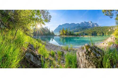 Blick über Eibsee zur Zugspitze im Wettersteingebirge - Heimliche Bucht - Seitenverhältnis 2:1 - Sonnenaufgang am Eibsee mit Zugspitze - weitere Infos unter https://www.kriner-weiermann.de