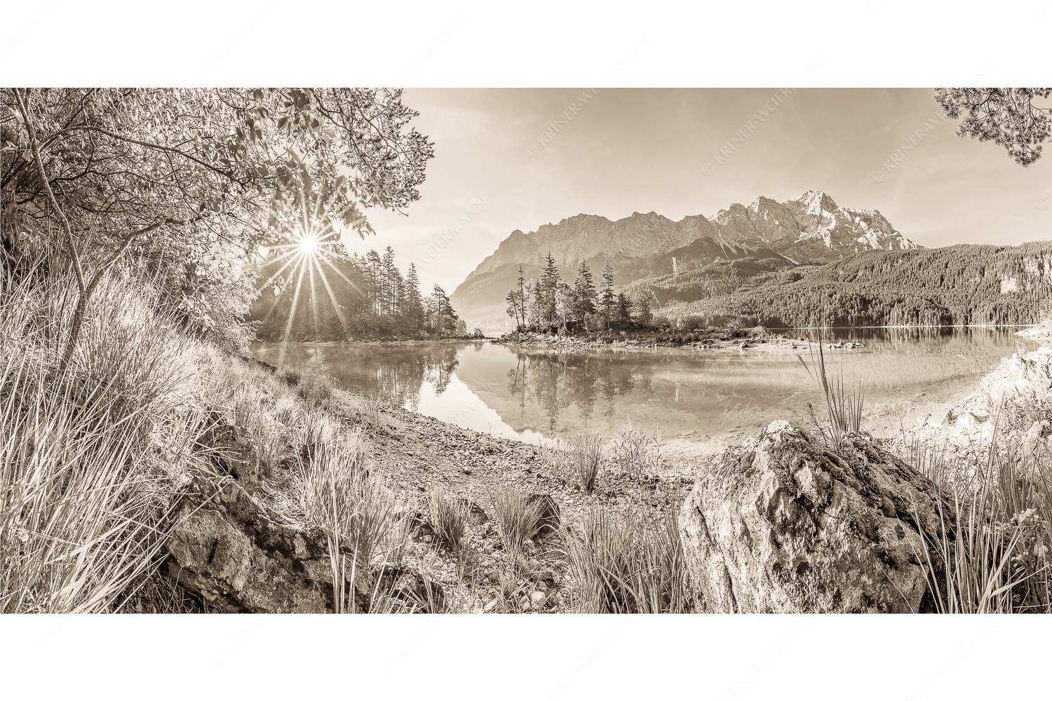 Heimliche Bucht – Seitenverhältnis 2:1 — Sonnenaufgang am Eibsee mit Zugspitze Blick über Eibsee zur Zugspitze im Wettersteingebirge