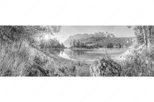 Blick über Eibsee zur Zugspitze im Wettersteingebirge - Heimliche Bucht - Seitenverhältnis 3:1 - Sonnenaufgang am Eibsee mit Zugspitze - weitere Infos unter https://www.kriner-weiermann.de