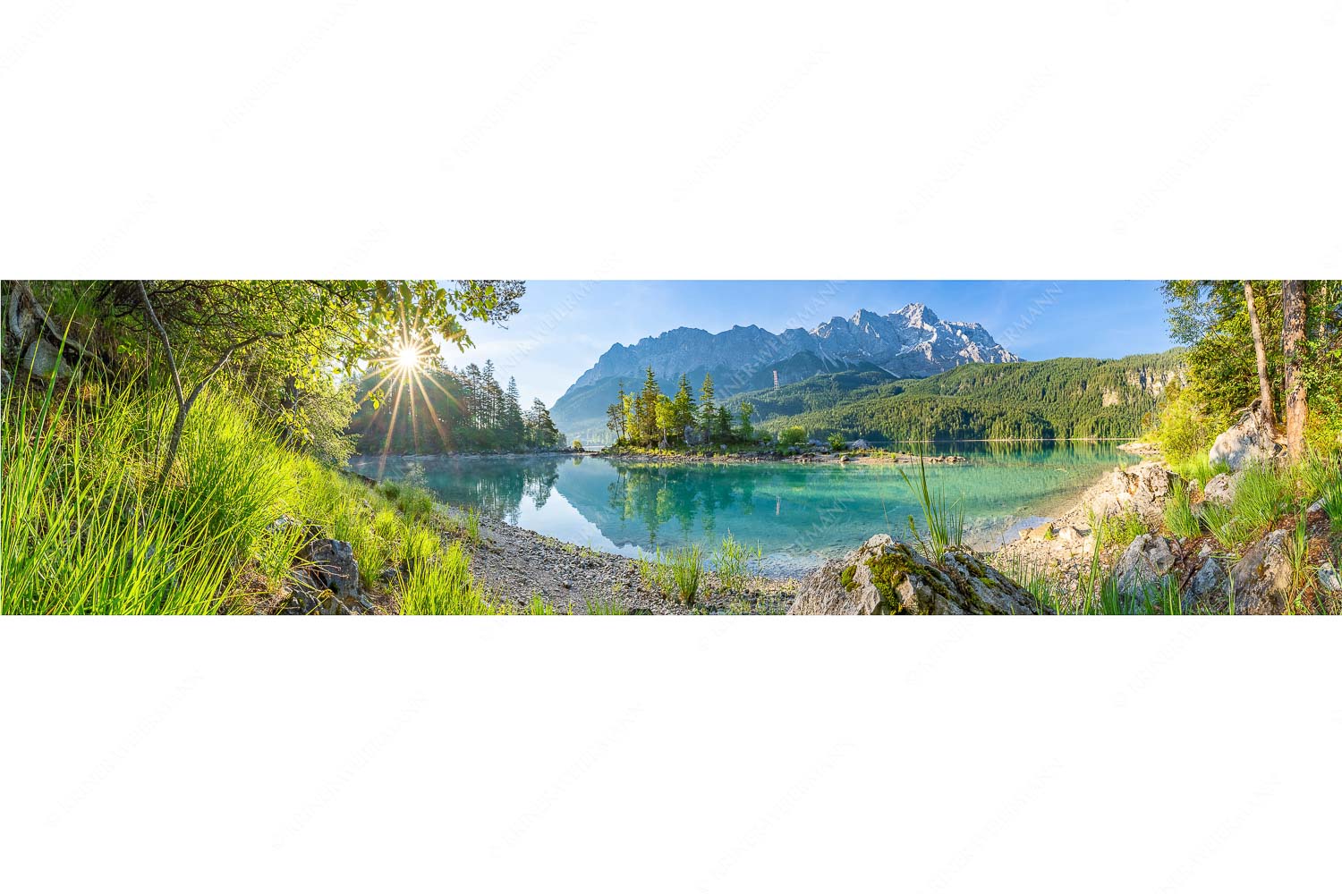 Heimliche Bucht – Seitenverhältnis 4:1 — Sonnenaufgang am Eibsee mit Zugspitze Blick über Eibsee zur Zugspitze im Wettersteingebirge