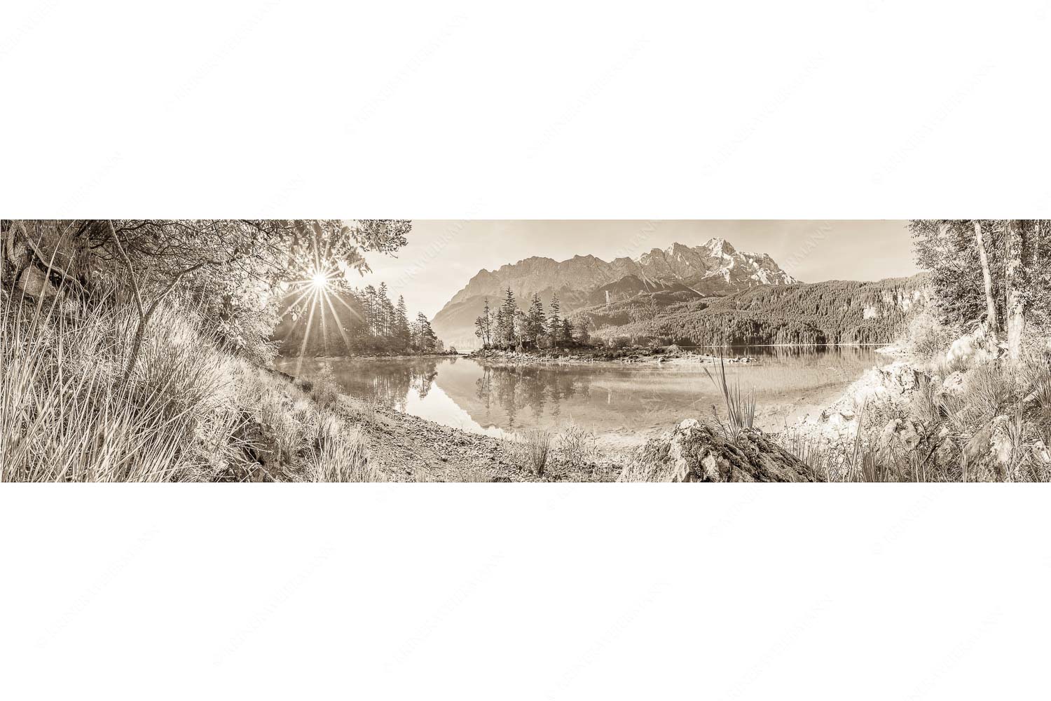 Heimliche Bucht – Seitenverhältnis 4:1 — Sonnenaufgang am Eibsee mit Zugspitze Blick über Eibsee zur Zugspitze im Wettersteingebirge