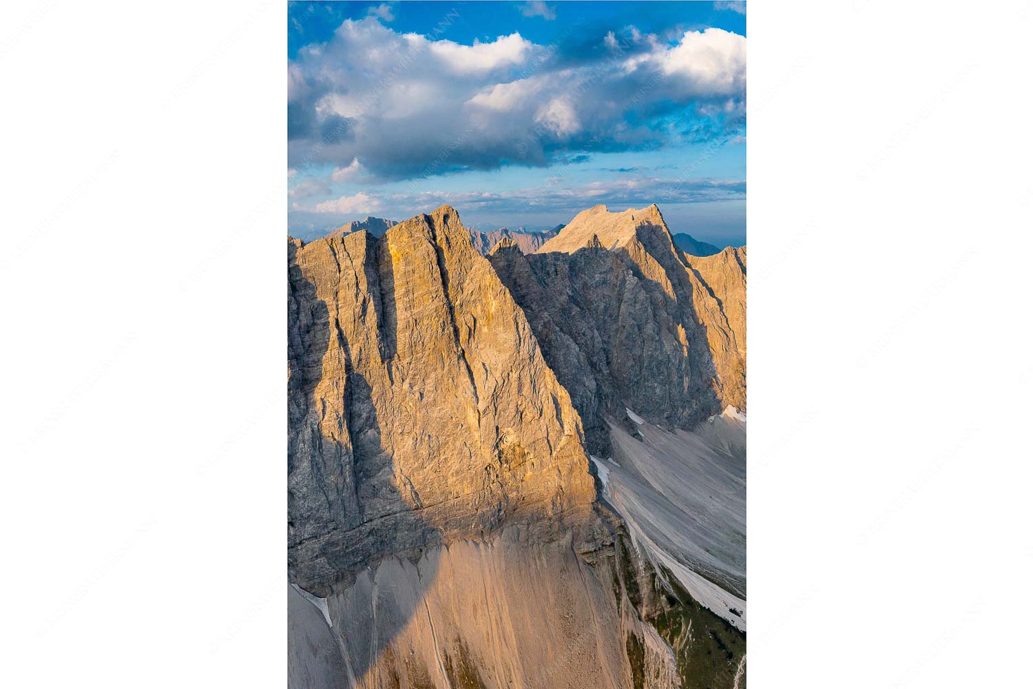 Erstes Licht an der Lalidererwand im Karwendel - Herzog Kante - Seitenverhältnis 2:3 - Lalidererspitze im Karwendelgebirge - weitere Infos unter https://www.kriner-weiermann.de