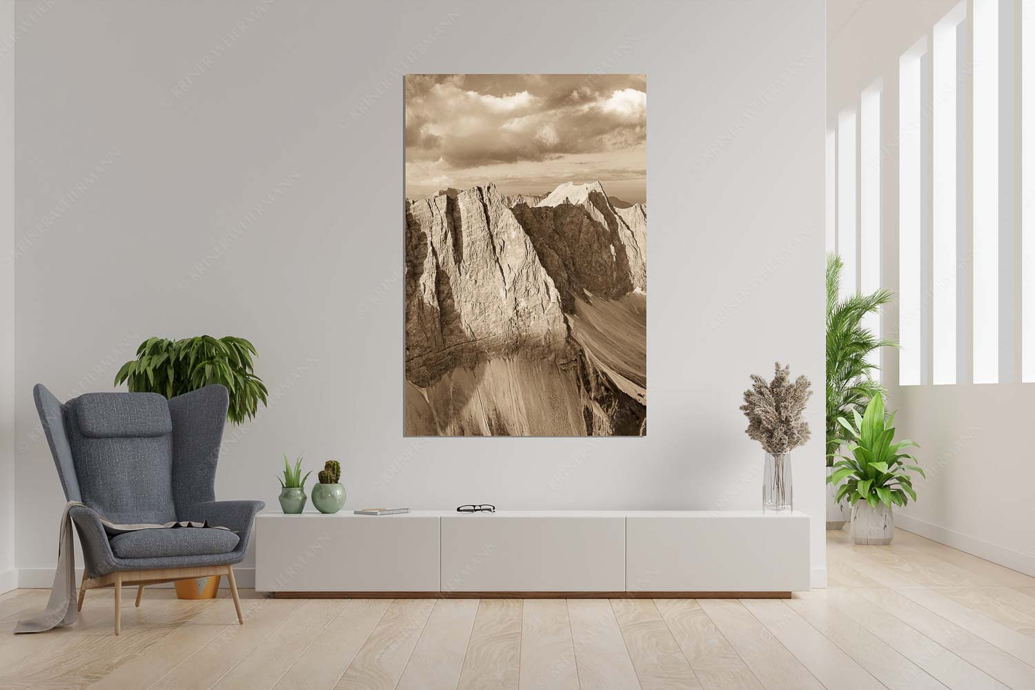 Erstes Licht an der Lalidererwand im Karwendel - Herzog Kante - Größe ca. 120x180cm, Seitenverhältnis 2:3 - Lalidererspitze im Karwendelgebirge - weitere Infos unter https://www.kriner-weiermann.de