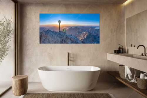 Gipfelerfolg auf der Zugspitze mit Blick über Jubiläumsgrat und Alpspitze in den Sonnenaufgang - high five - Größe ca. 180x90cm, Seitenverhältnis 2:1 - Bergsteiger auf der Zugspitze - weitere Infos unter https://www.kriner-weiermann.de