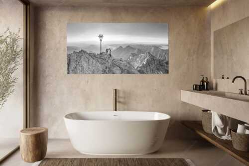 Gipfelerfolg auf der Zugspitze mit Blick über Jubiläumsgrat und Alpspitze in den Sonnenaufgang - high five - Größe ca. 180x90cm, Seitenverhältnis 2:1 - Bergsteiger auf der Zugspitze - weitere Infos unter https://www.kriner-weiermann.de