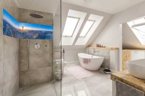 Gipfelerfolg auf der Zugspitze mit Blick über Jubiläumsgrat und Alpspitze in den Sonnenaufgang - high five - Größe ca. 240x60cm, Seitenverhältnis 4:1 - Bergsteiger auf der Zugspitze - weitere Infos unter https://www.kriner-weiermann.de