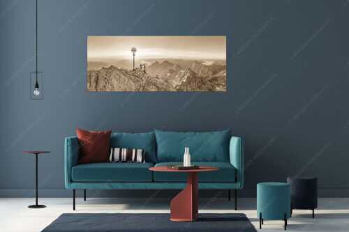 Gipfelerfolg auf der Zugspitze mit Blick über Jubiläumsgrat und Alpspitze in den Sonnenaufgang - high five - Größe ca. 175x70cm, Seitenverhältnis 2,5:1 - Bergsteiger auf der Zugspitze - weitere Infos unter https://www.kriner-weiermann.de