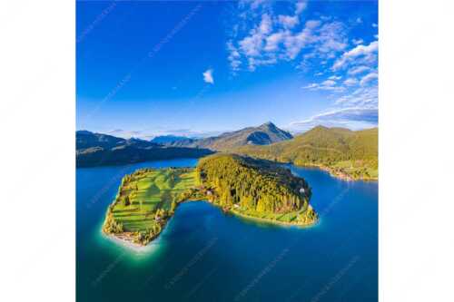 Blick über die Halbinsel Zwergern am Walchensee zum Simetsberg und Wettersteingebirge - Himmelswiesn - Seitenverhältnis 1:1 - Halbinsel Zwergern am Walchensee mit Simetsberg - weitere Infos unter https://www.kriner-weiermann.de
