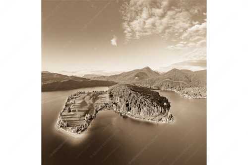 Blick über die Halbinsel Zwergern am Walchensee zum Simetsberg und Wettersteingebirge - Himmelswiesn - Seitenverhältnis 1:1 - Halbinsel Zwergern am Walchensee mit Simetsberg - weitere Infos unter https://www.kriner-weiermann.de