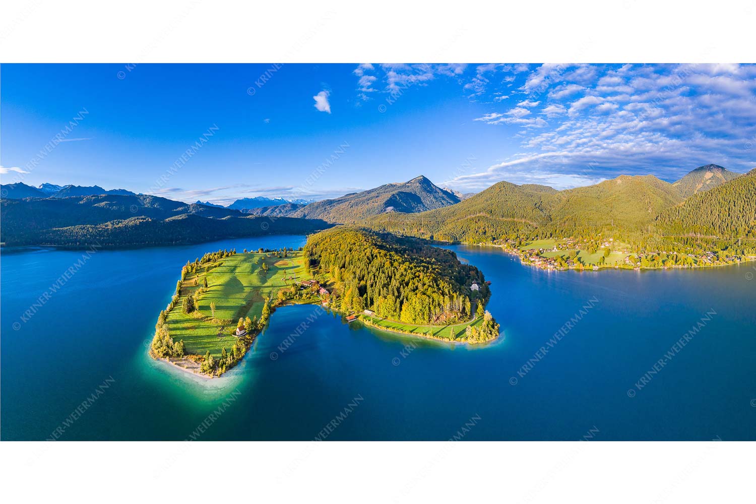 Himmelswiesn – Seitenverhältnis 2:1 — Halbinsel Zwergern am Walchensee mit Simetsberg Blick über die Halbinsel Zwergern am Walchensee zum Simetsberg und Wettersteingebirge
