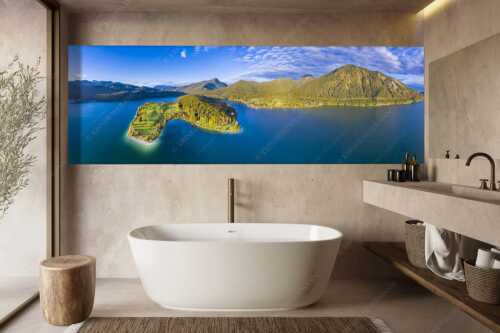 Blick über die Halbinsel Zwergern am Walchensee zum Simetsberg und Wettersteingebirge - Himmelswiesn - Größe ca. 300x100cm, Seitenverhältnis 3:1 - Halbinsel Zwergern am Walchensee mit Simetsberg - weitere Infos unter https://www.kriner-weiermann.de