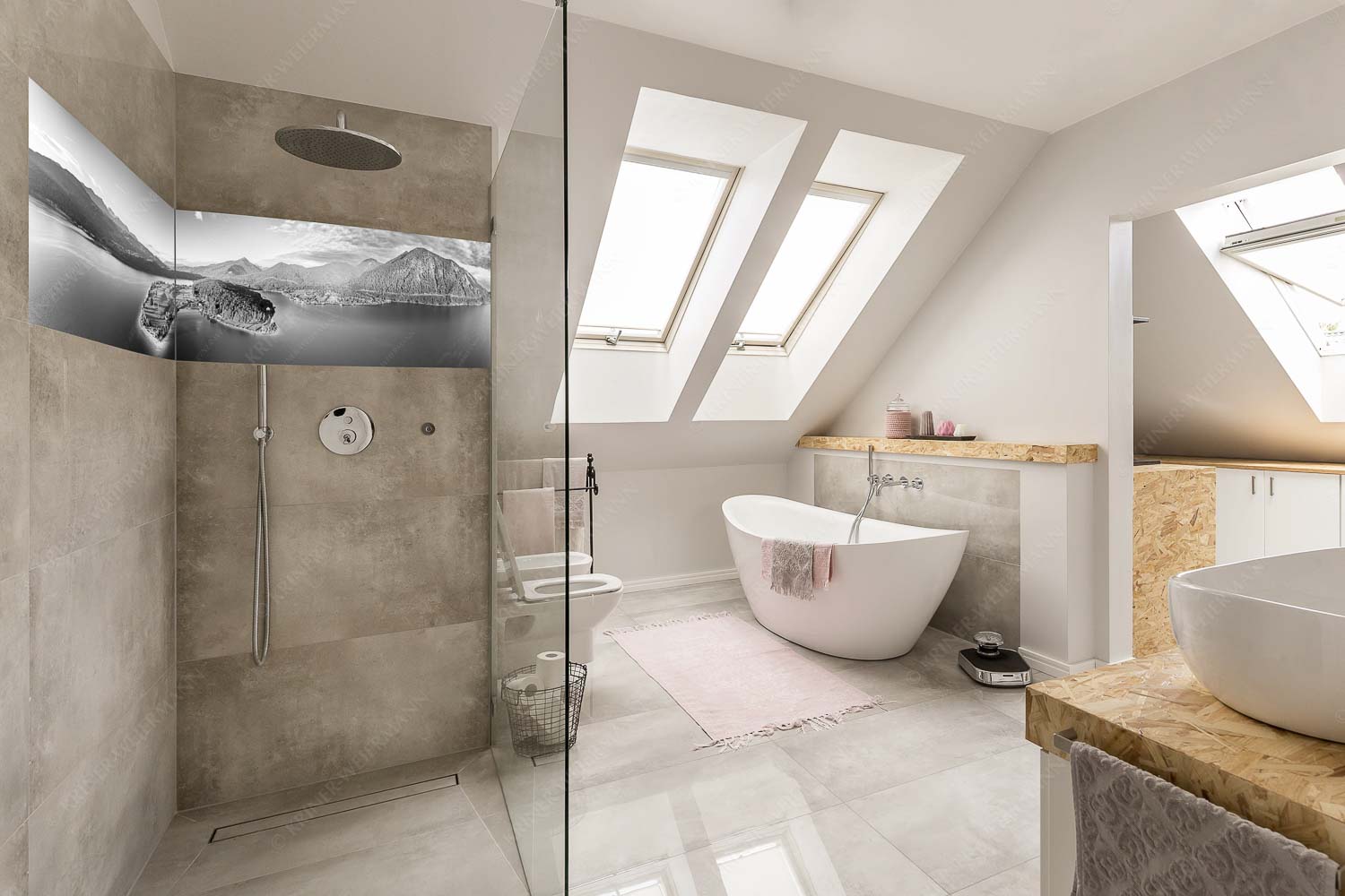 Blick über die Halbinsel Zwergern am Walchensee zum Simetsberg und Wettersteingebirge - Himmelswiesn - Größe ca. 240x60cm, Seitenverhältnis 4:1 - Halbinsel Zwergern am Walchensee mit Simetsberg - weitere Infos unter https://www.kriner-weiermann.de