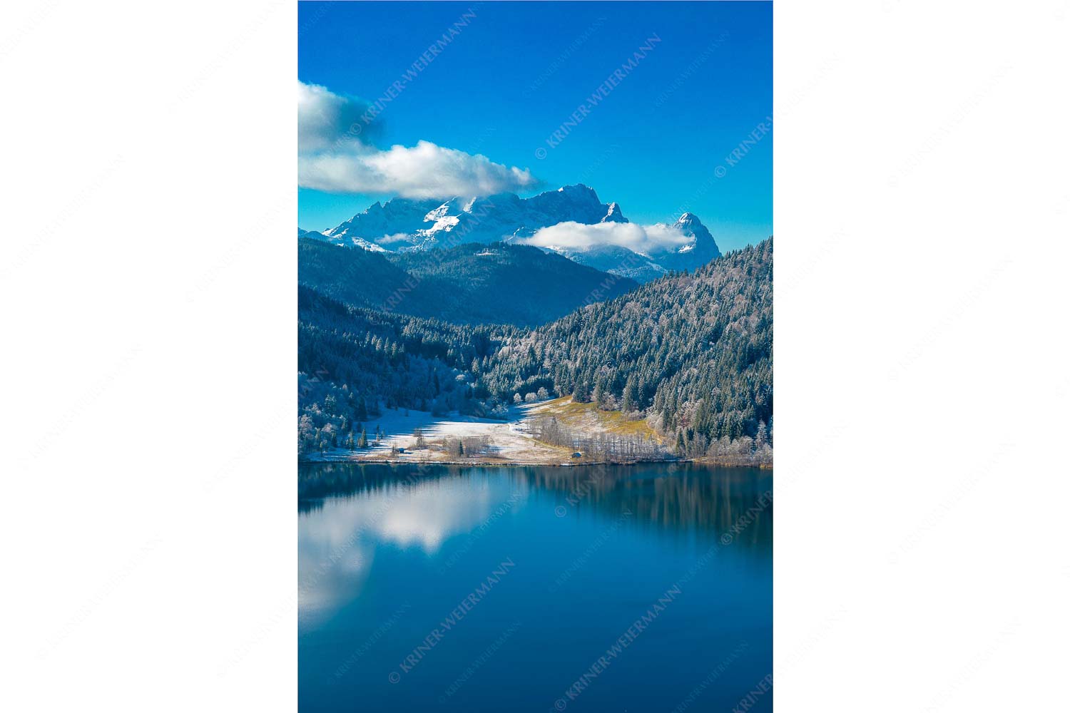 Erster Schnee am Barmsee mit Blick zum Zugspitzmassiv