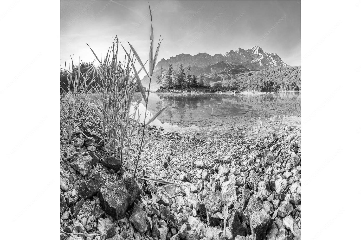 Sonnenaufgang am Eibsee mit Blick zur Zugspitze