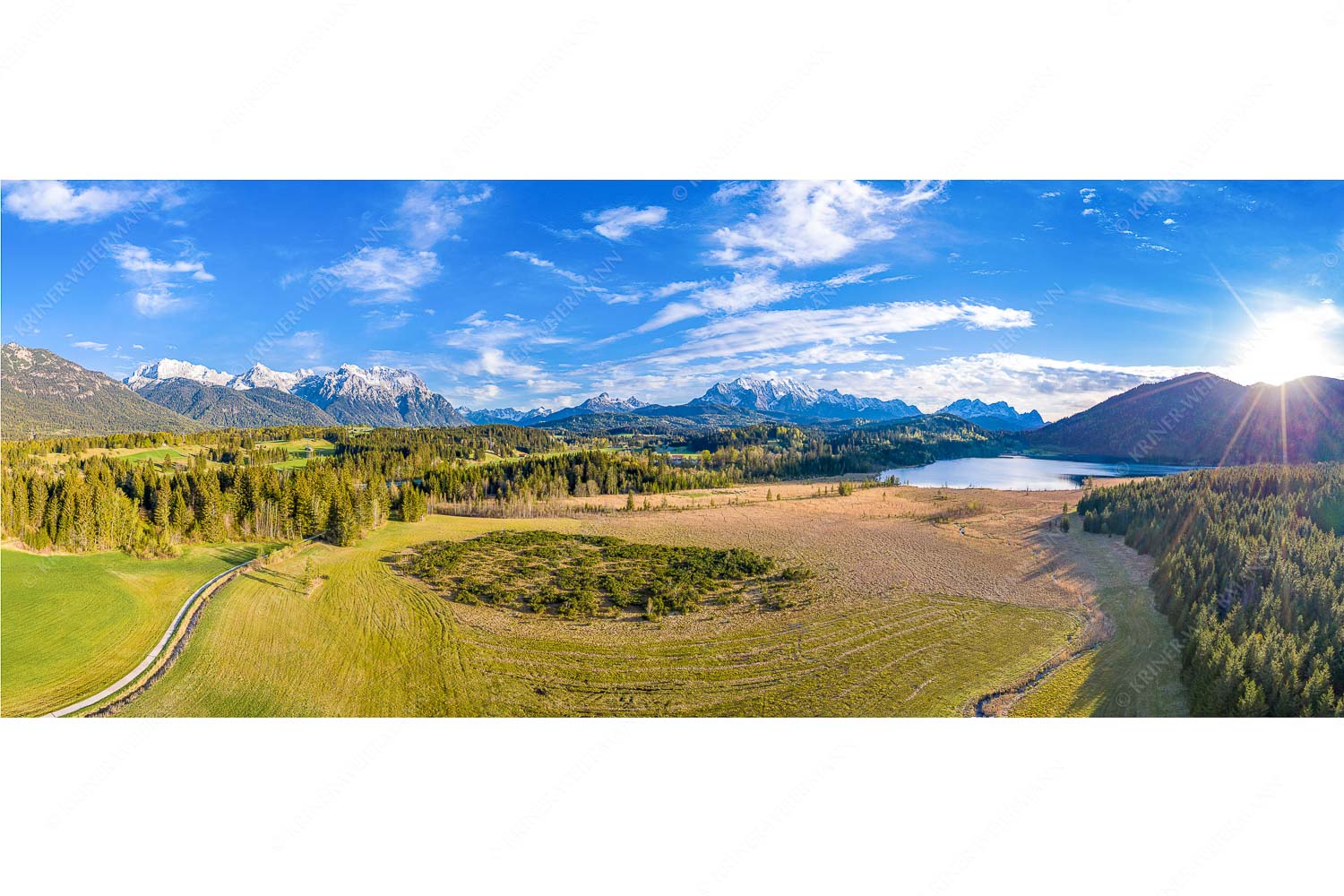 Hoamat – Seitenverhältnis 2,5:1 — Karwendel Wetterstein und Barmsee Panorama vom Barmsee mit Karwendel- und Wettersteingebirge