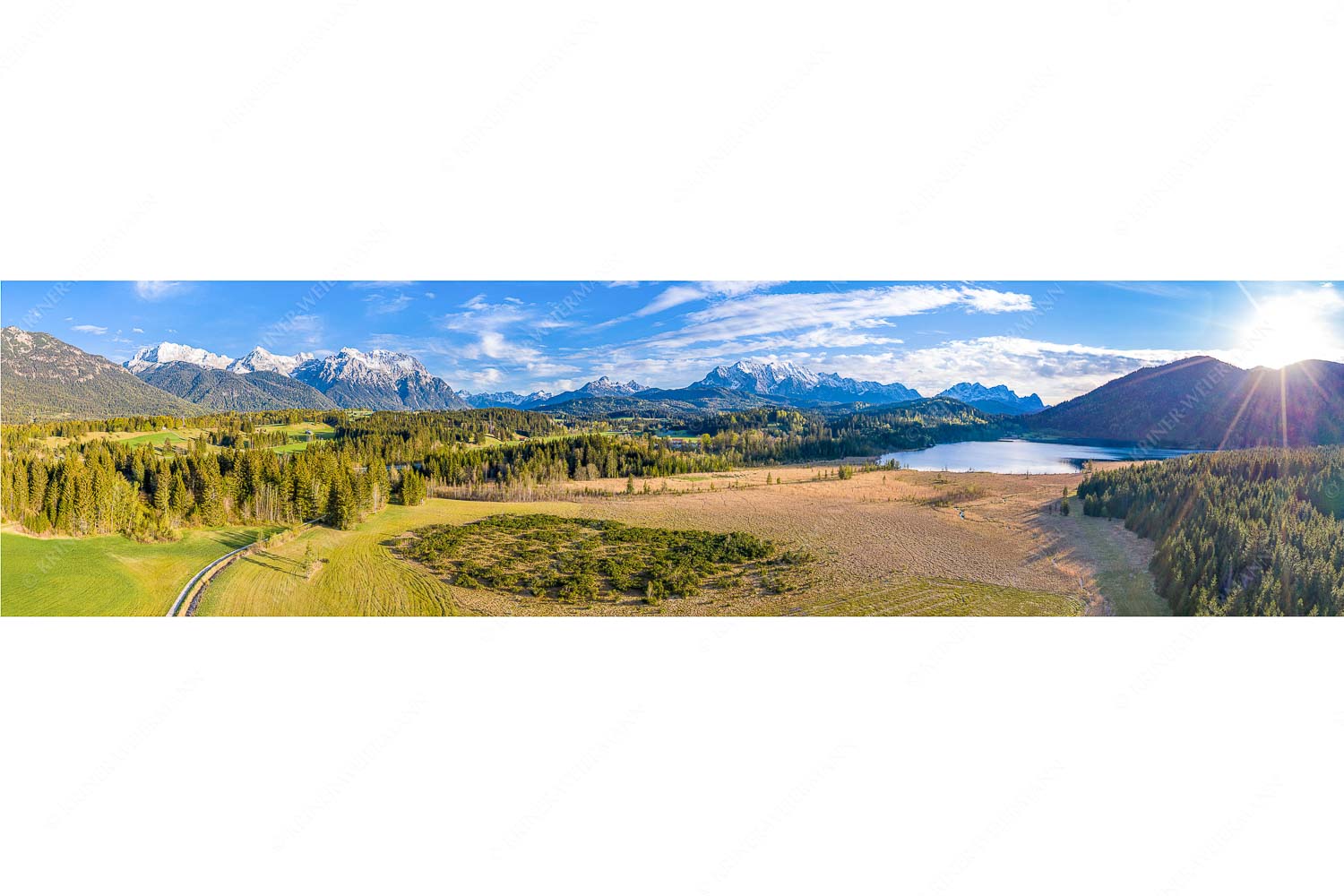 Hoamat – Seitenverhältnis 4:1 — Karwendel Wetterstein und Barmsee Panorama vom Barmsee mit Karwendel- und Wettersteingebirge